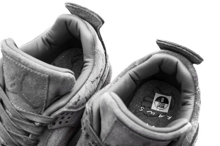 Air 4 Jordan 930155-003  Retro Kaws 0831